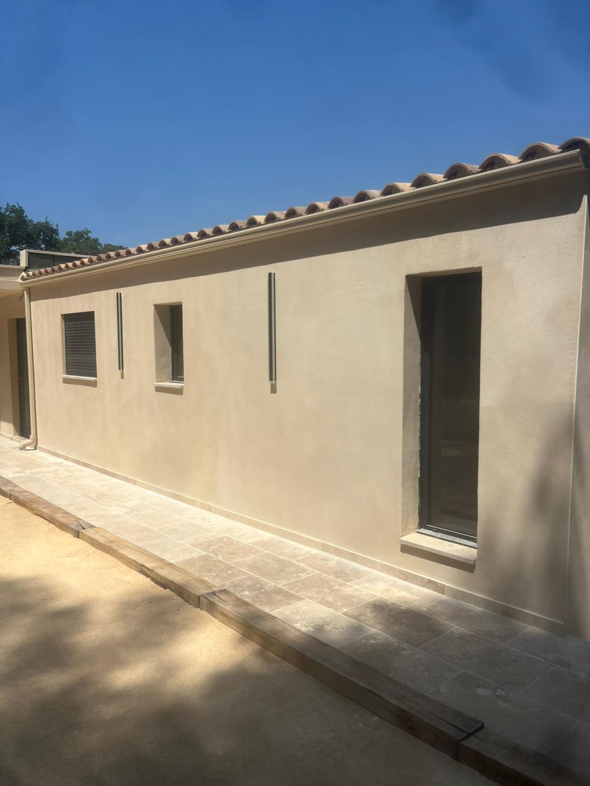 Gouttière aluminium laquée posée : finition esthétique, sans joint