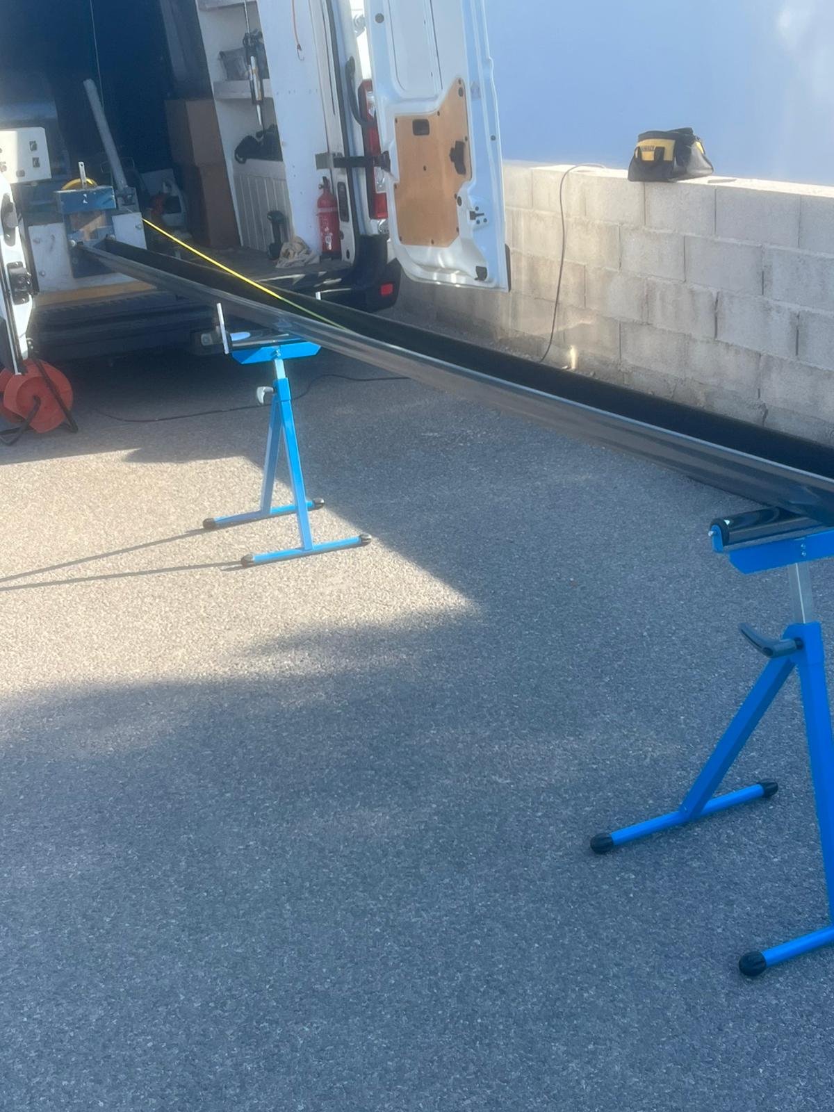 Gouttière aluminium laquée posée : finition esthétique, sans joint